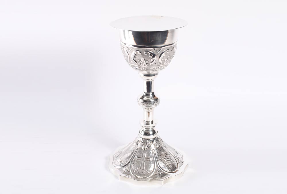 Cáliz Cincelado de Plata